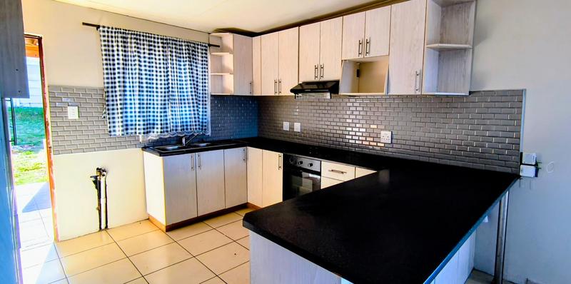 2 Bedroom Property for Sale in Pacaltsdorp Western Cape
